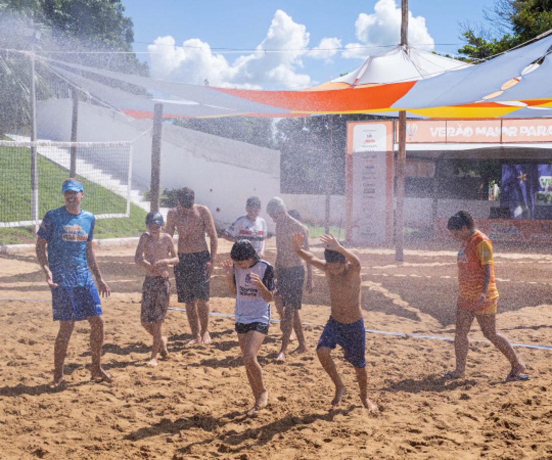 Banho de mangueira e muita brincadeira: arena do Verão Maior Paraná anima Porto Rico
