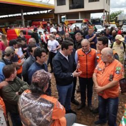 Em Rio Bonito do Iguaçu, Ratinho Junior anuncia força-tarefa para reconstrução das casas
