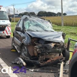 Auto e caminhão se envolvem em grave acidente na BR-277, em Santa Tereza do Oeste