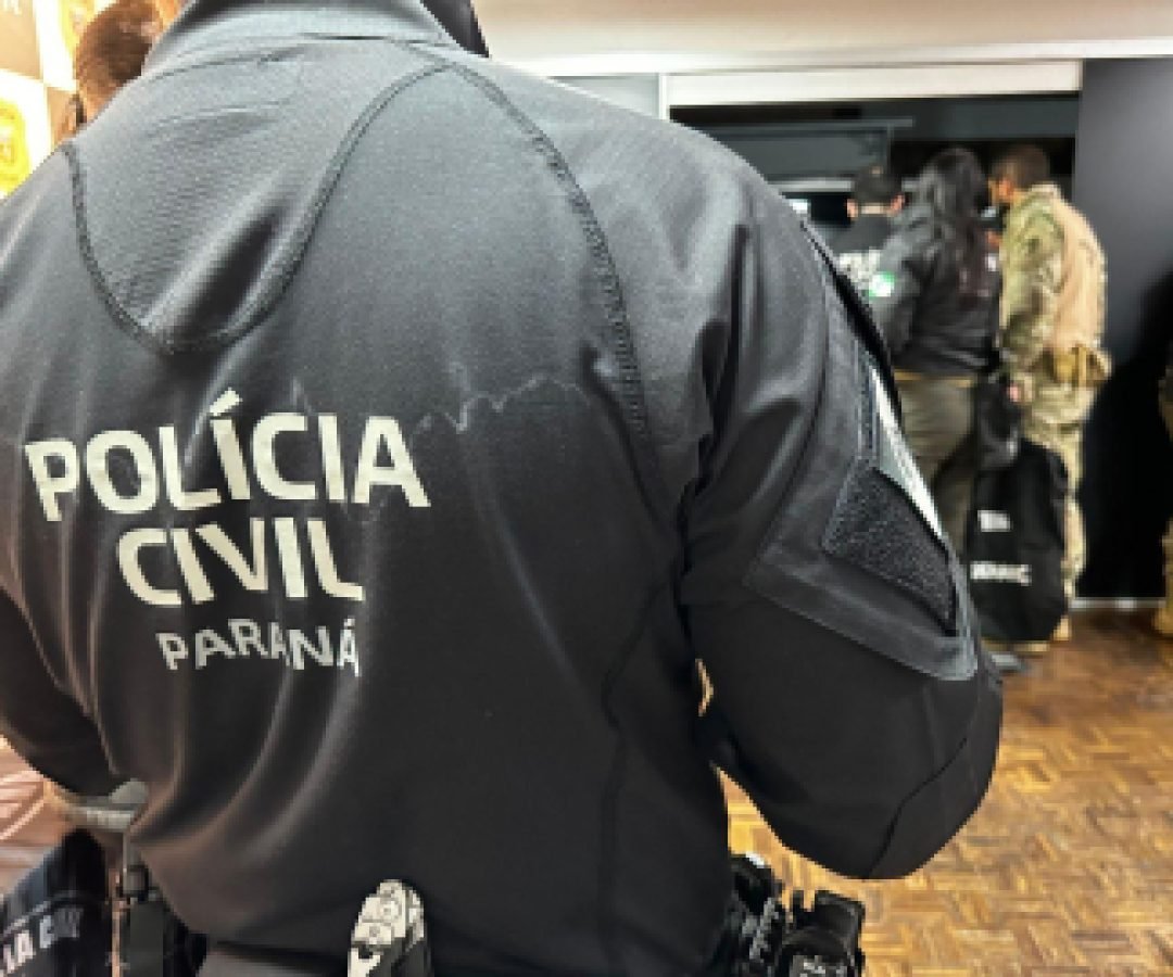 'Avô de criação' é preso por abusar de menina de 11 anos e portadora de Síndrome de Down