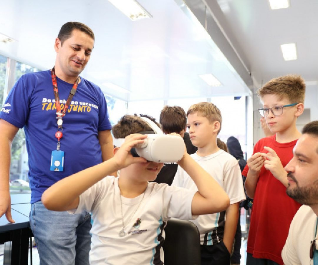 Carreta da Inovação chega a Rio Bom e Irati levando inovação, ciência e tecnologia