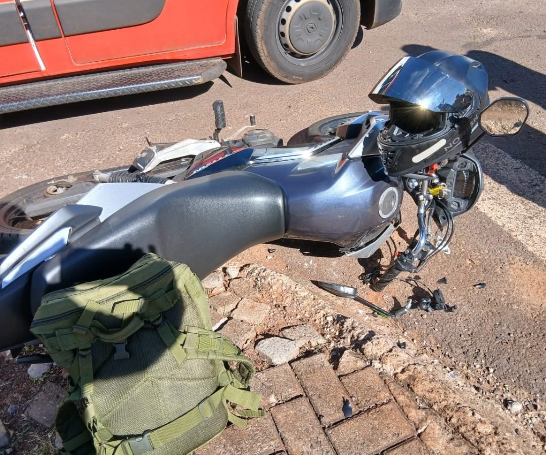 Motociclista fica ferido em colisão entre Honda CG e HB20 em Cascavel