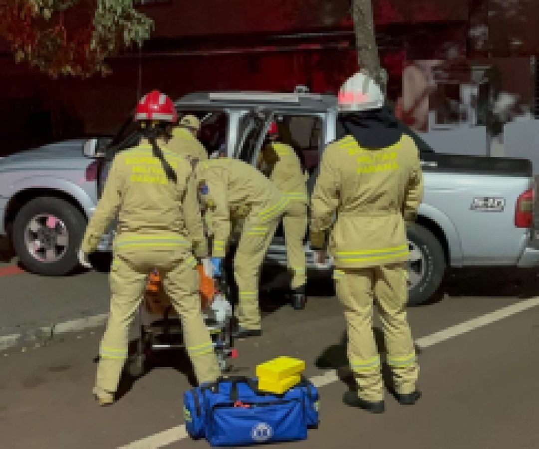 Bombeiros atendem acidente na Avenida Carlos Gomes