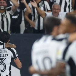 botafogo-comemora-e1772068035878.jpg