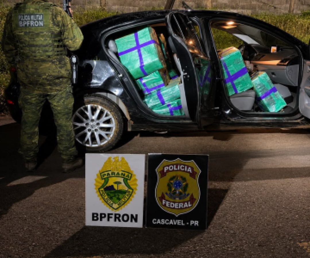 BPFRON e Polícia Federal apreendem 480 kg de maconha após perseguição na BR-277