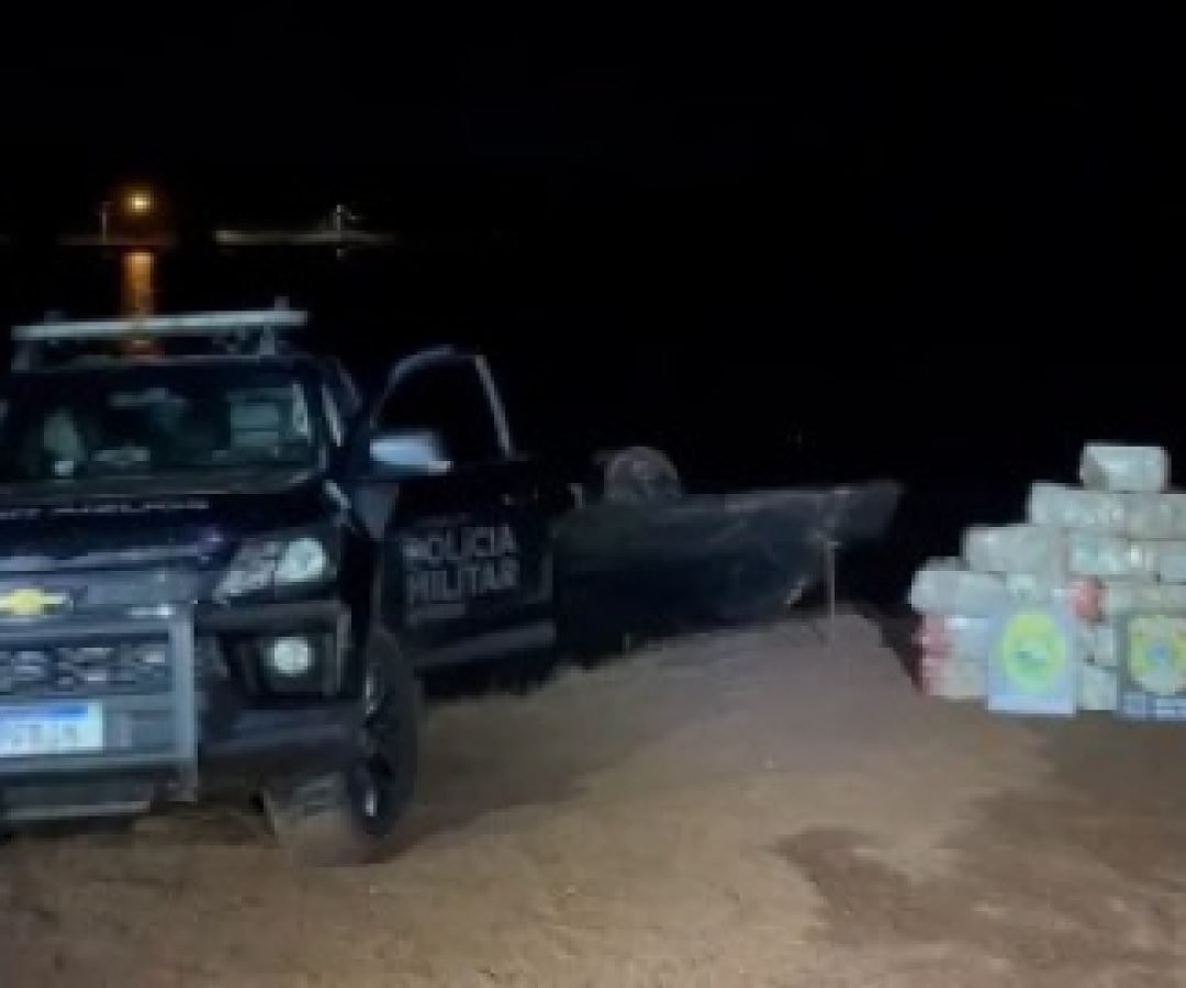 BPFRON e Polícia Federal apreendem mais de 1,2 tonelada de maconha em porto clandestino de Santa Helena