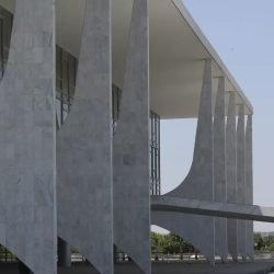 Brasil faz doação de material militar para Uruguai e Paraguai