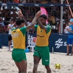 Brasileiros vencem argentinos em desafio internacional de Futevôlei no Verão Maior Paraná