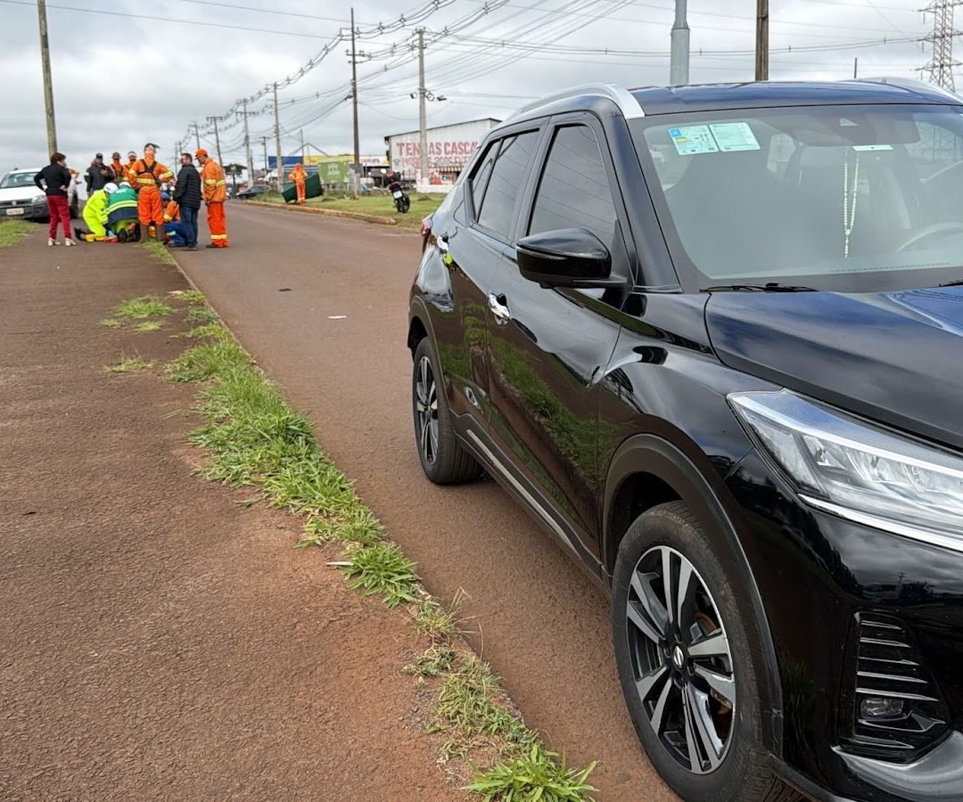 Trabalhador da Ambiental tem pé atingido por nissan kicks na marginal da br-277