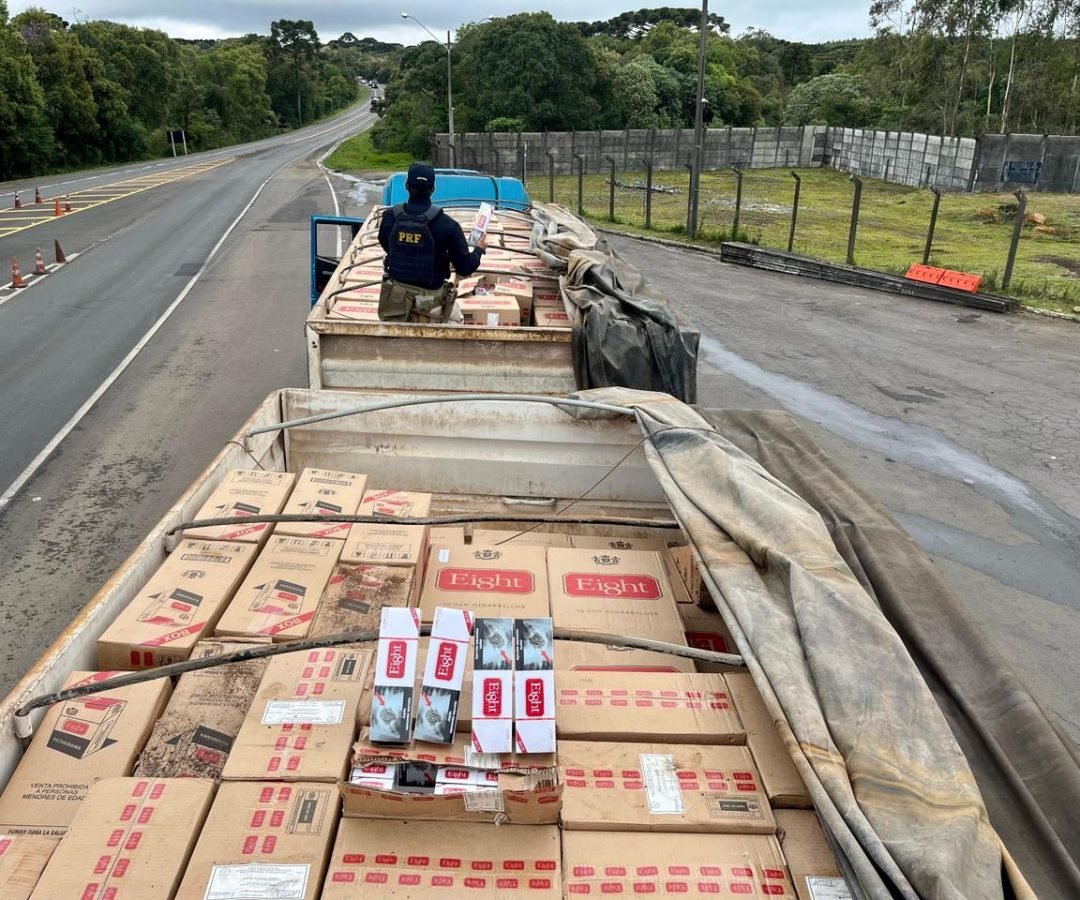PRF apreende 600 mil maços de cigarros contrabandeados na BR-277, em Guarapuava