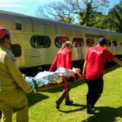Bombeiros realizam simulado de descarrilamento de trem com múltiplas vítimas na Serra do Mar