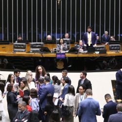 Câmara aprova levantamento de dados sobre impacto da crise climática na vida de mulheres e meninas