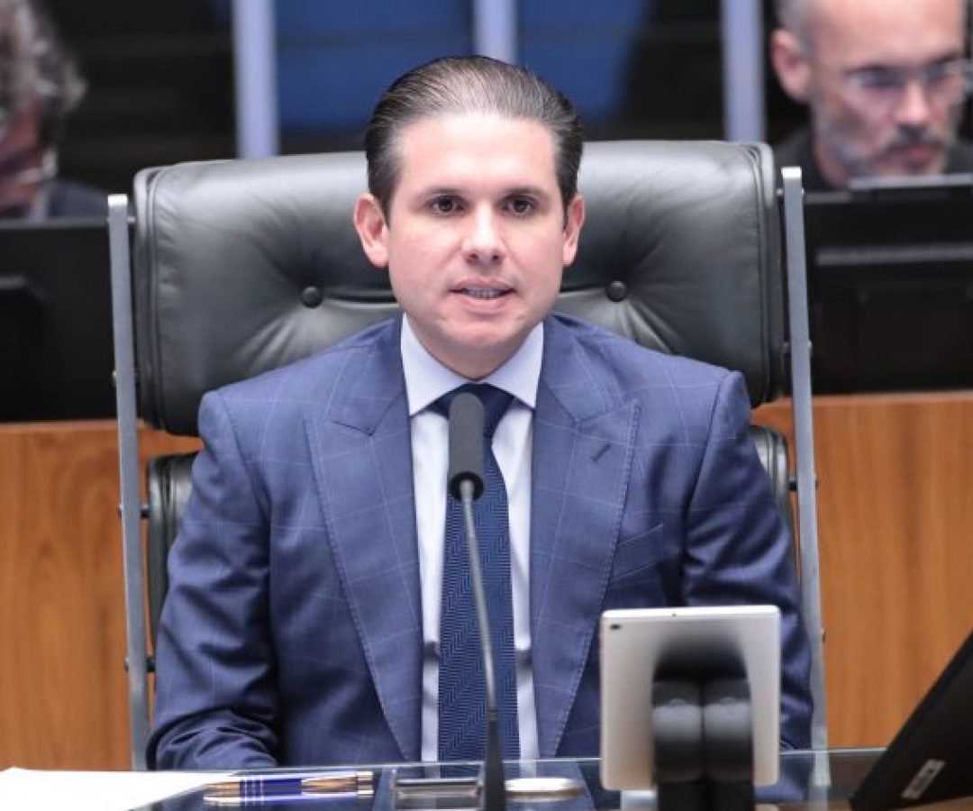 Câmara aprova regime de urgência para dez projetos de lei