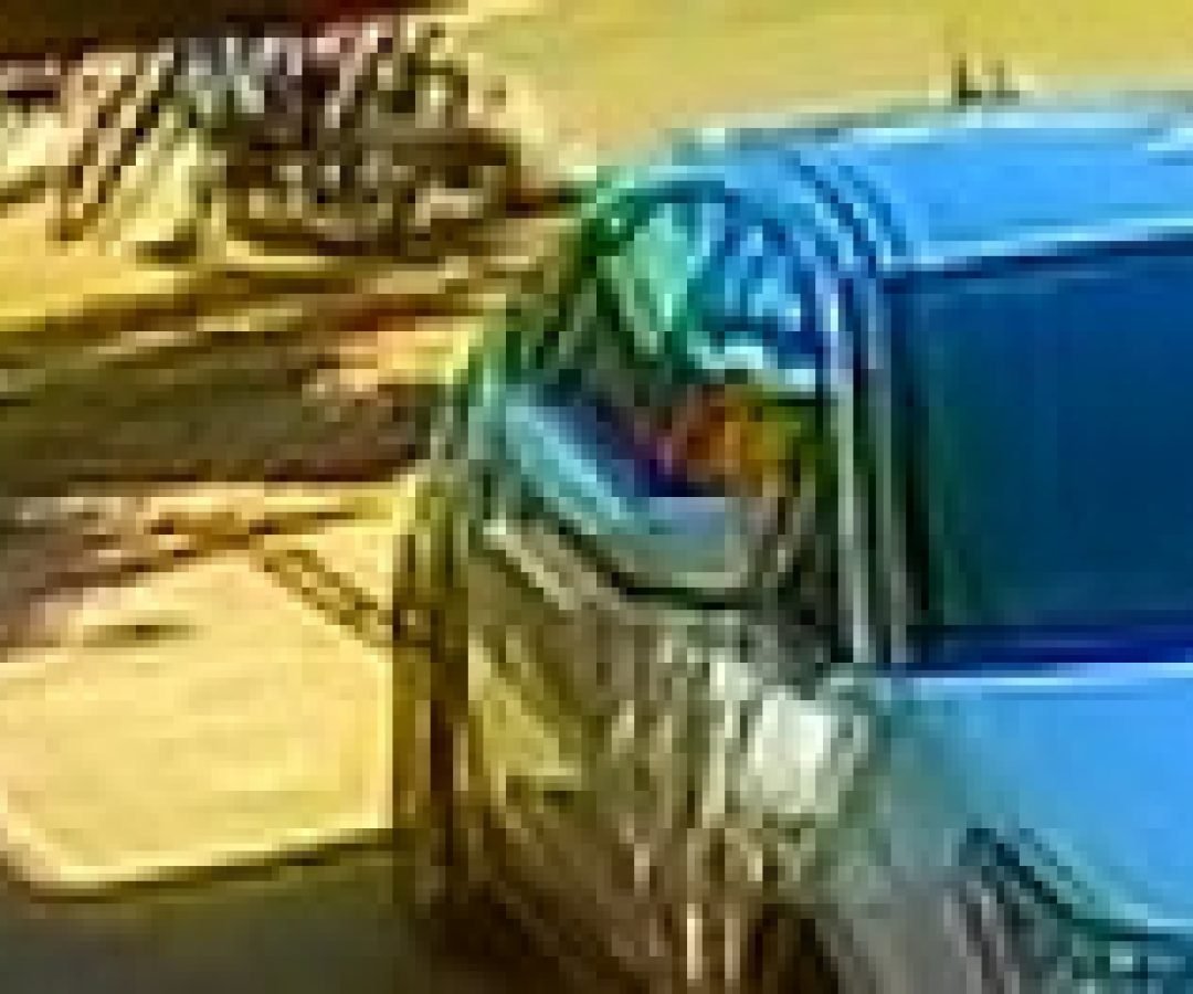 Câmera capta acidente entre moto e bicicleta no Belmonte