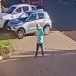 Câmera de capela capta últimos momentos de idoso antes de ser encontrado morto