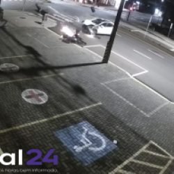 Câmera de segurança registra grave acidente com motociclista em Cascavel