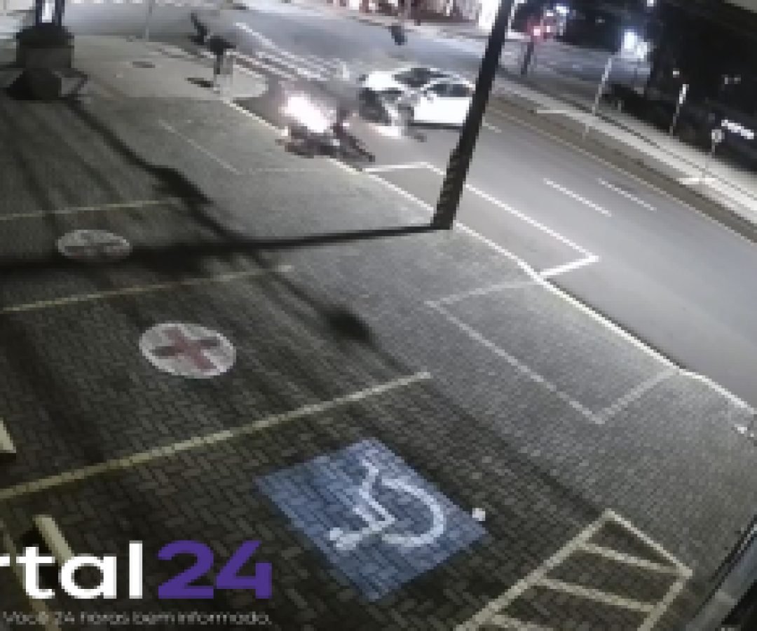 Câmera de segurança registra grave acidente com motociclista em Cascavel