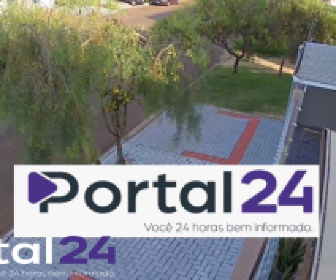 Câmera de segurança registra momento em que carro perde o controle e atinge poste em Cascavel