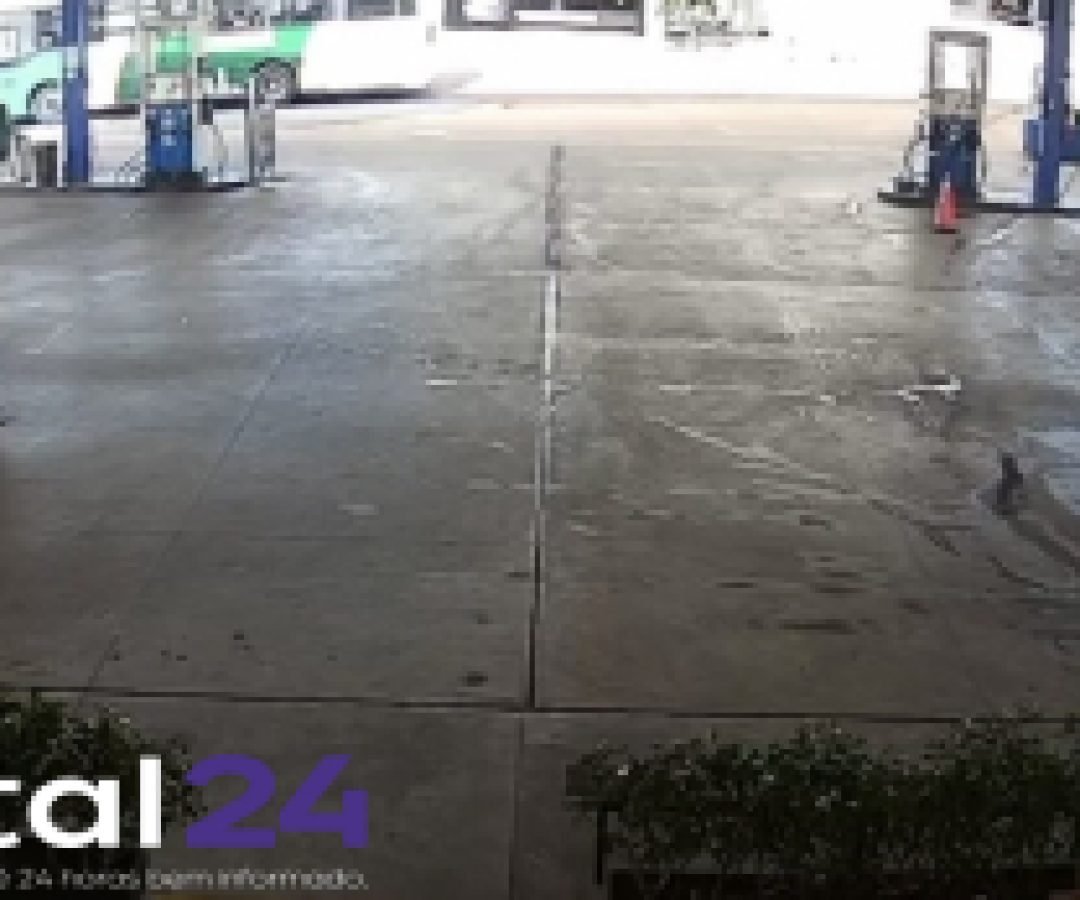 Câmera flagra colisão entre ônibus e motocicleta no centro de Cascavel