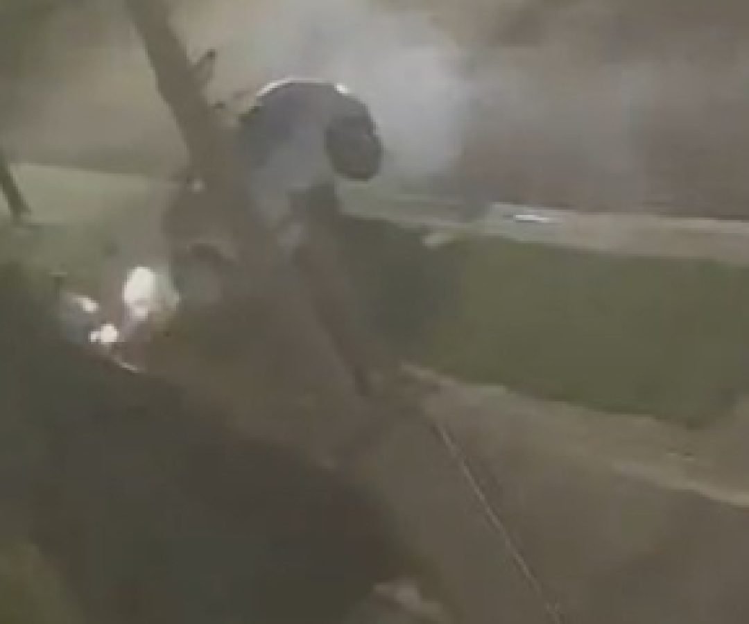 Câmera flagra colisão no bairro São Cristóvão