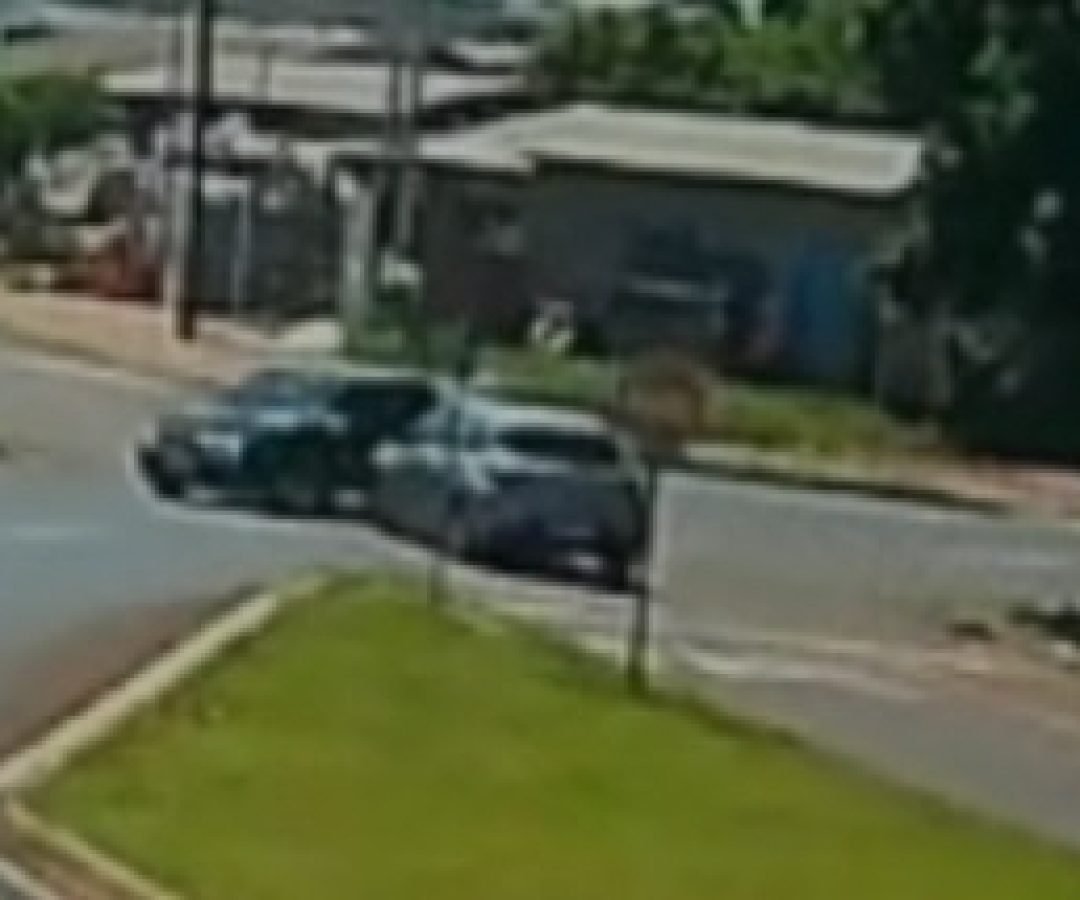 Câmera flagra dois acidentes em menos de 24h no Brasmadeira