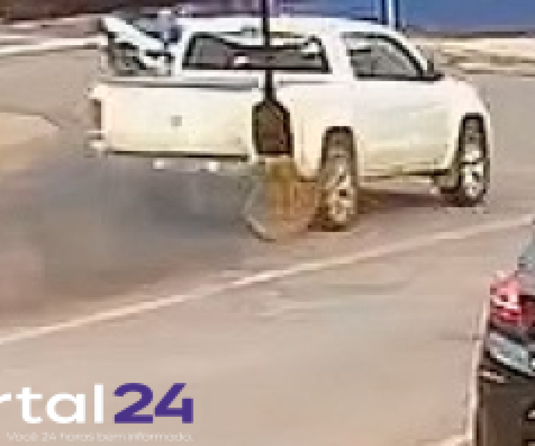 Câmera flagra motociclista furando a preferencial antes de acidente no Centro de Cascavel