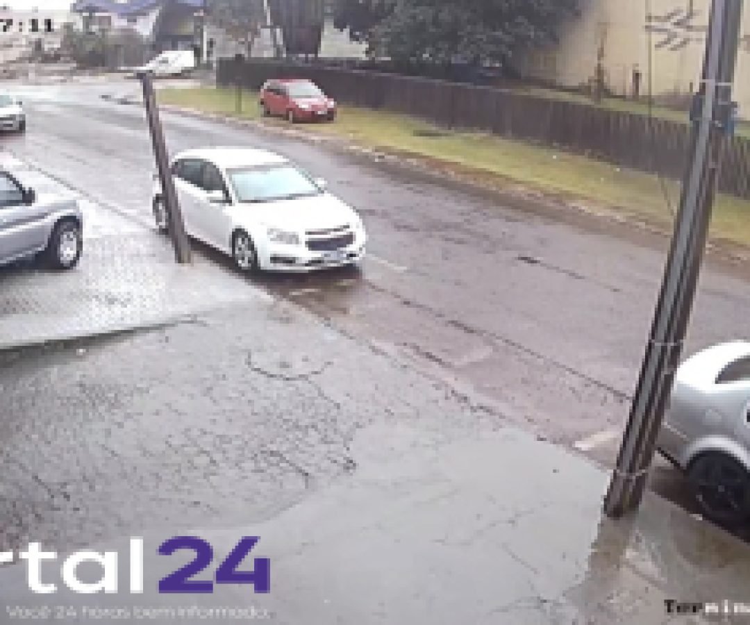 Câmera registra forte batida no bairro São Cristóvão, em Cascavel