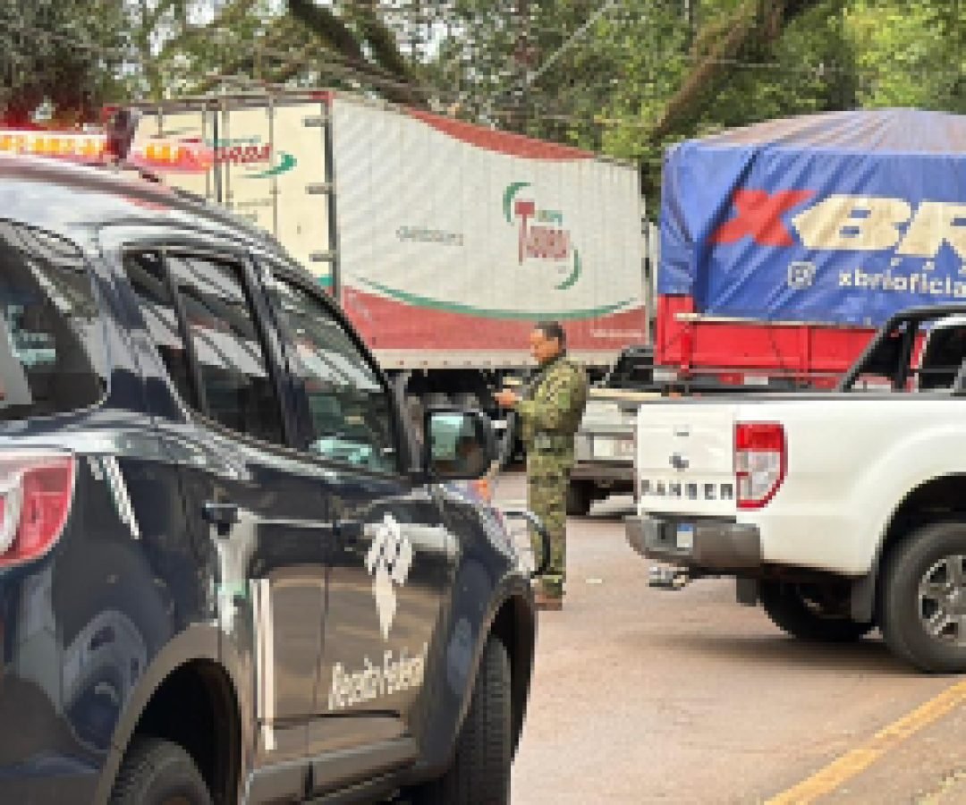 Caminhão é apreendido com drogas em Cascavel