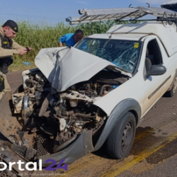 Caminhão perde controle e atinge picape no Contorno Sul de Maringá
