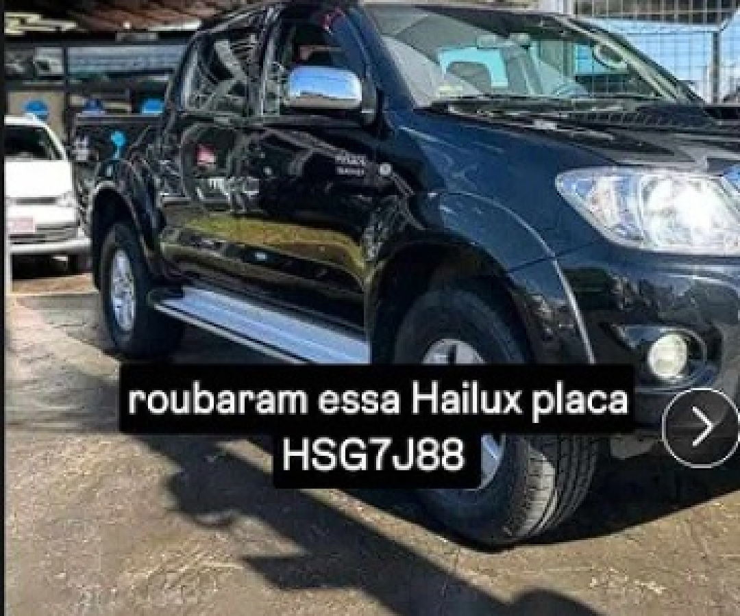 Caminhonete Hilux é furtada na Avenida Brasil, em frente à Cascavel Bebidas, em Cascavel