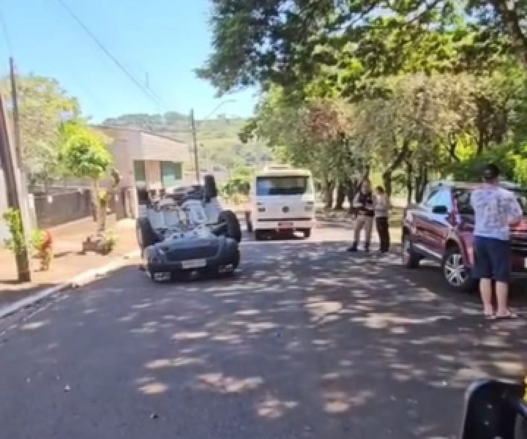 Capotamento é registrado em Capitão Leônidas Marques