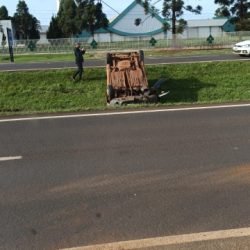 Capotamento na BR-277 mobiliza equipes de resgate no Oeste do Paraná