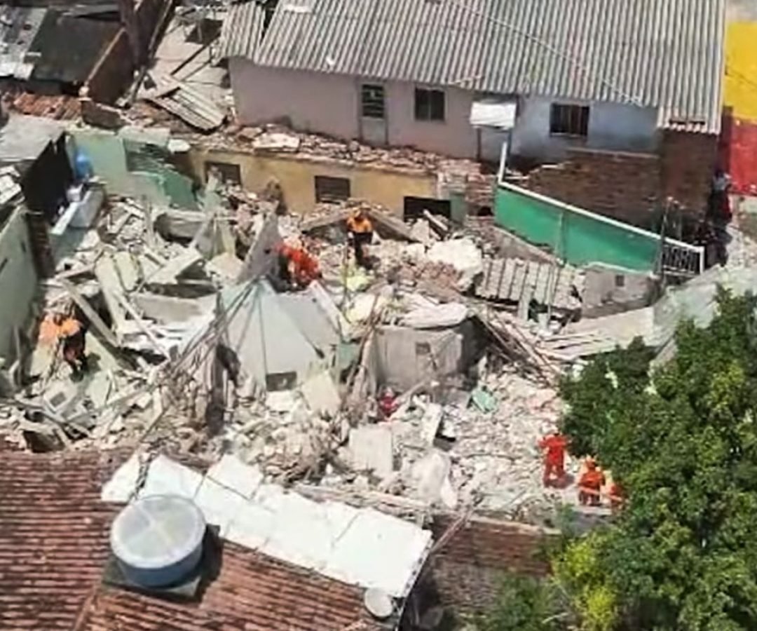 Desabamento em Olinda deixa dois mortos e feridos