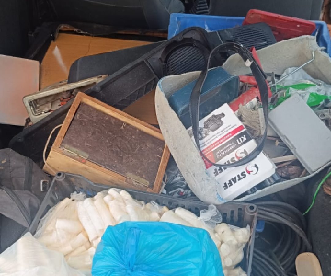 Carro furtado é recuperado abandonado após ficar sem gasolina em Cascavel