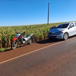 Casal fica ferido após motocicleta atingir carro na PR-239