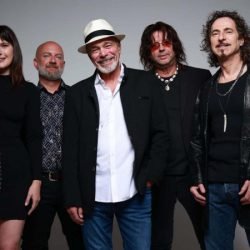 Teatro Guaíra recebe Danny Seraphine, pai do jazz rock, que toca pela primeira vez no Brasil