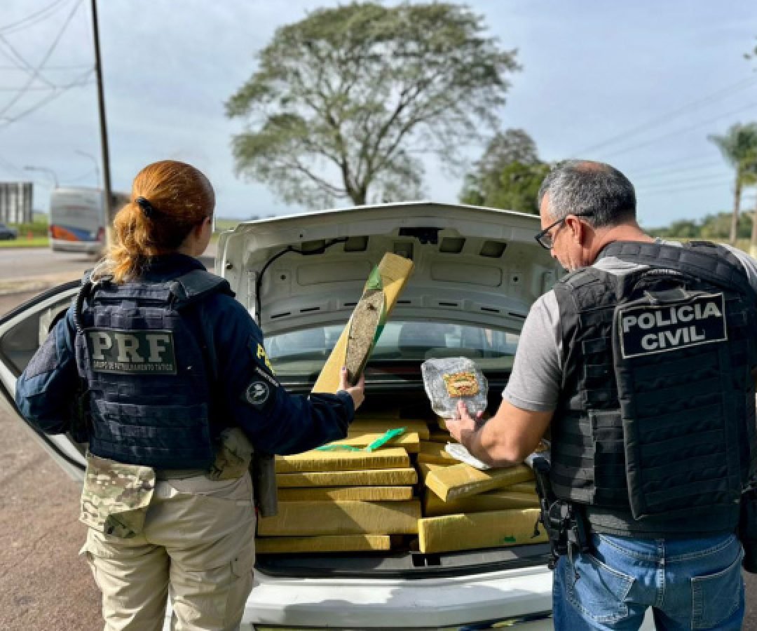 Em ação conjunta, PCPR e PRF apreendem 400 kg de maconha em Santa Terezinha do Itaipu
