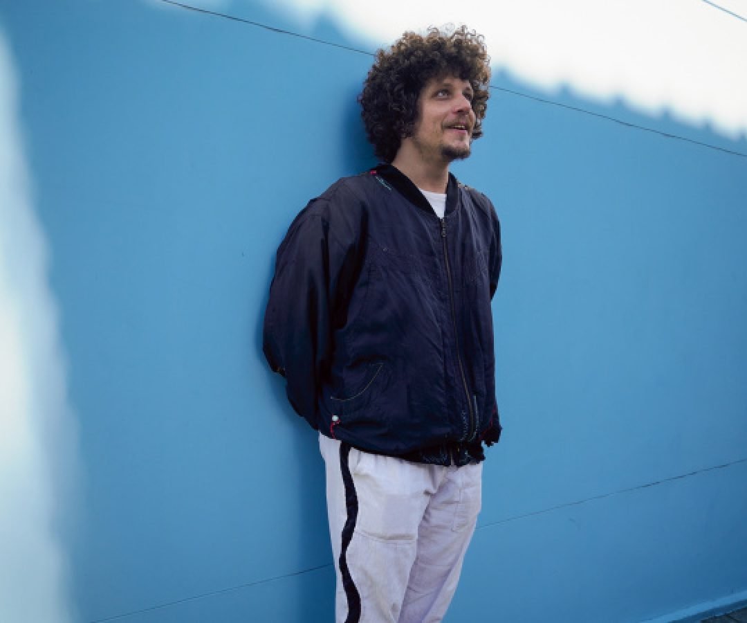 Turnê do novo álbum de Chico Chico chega ao Guairinha no fim de janeiro