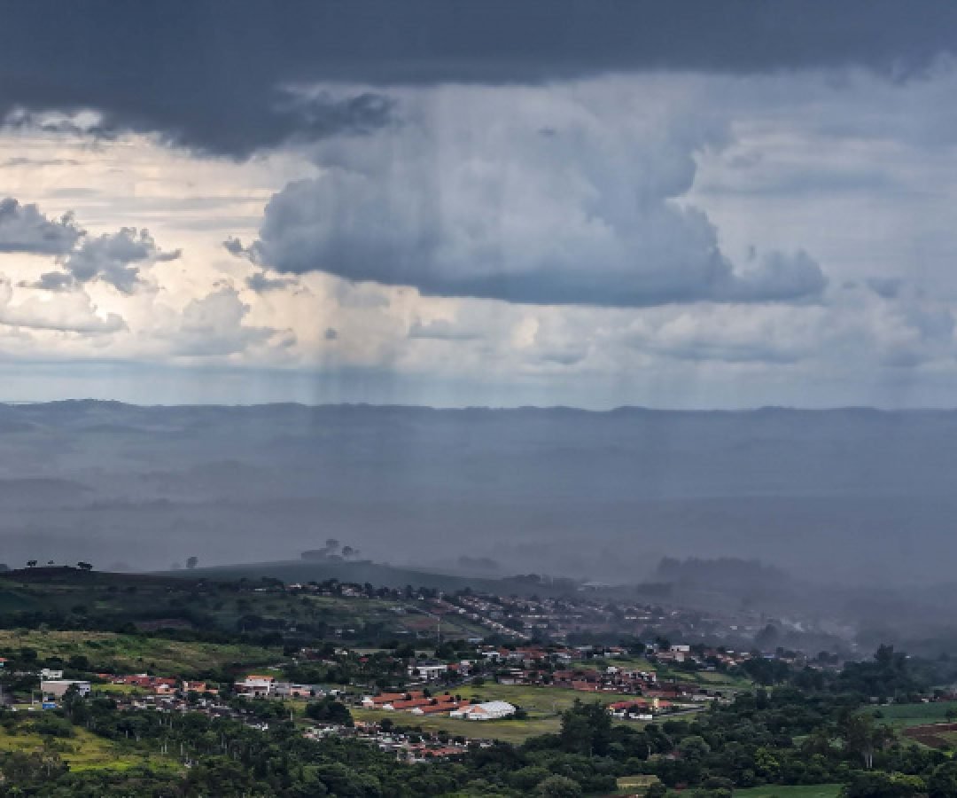 Fim de semana será de chuva na faixa Oeste do Paraná, prevê o Simepar
