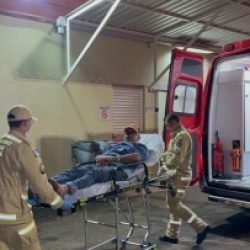 Ciclista fica ferido ao sofrer queda após ser atingido por moto