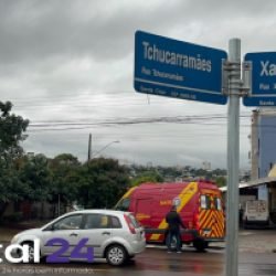 Ciclista fica ferido após colisão com porta de carro no bairro Santa Cruz, em Cascavel