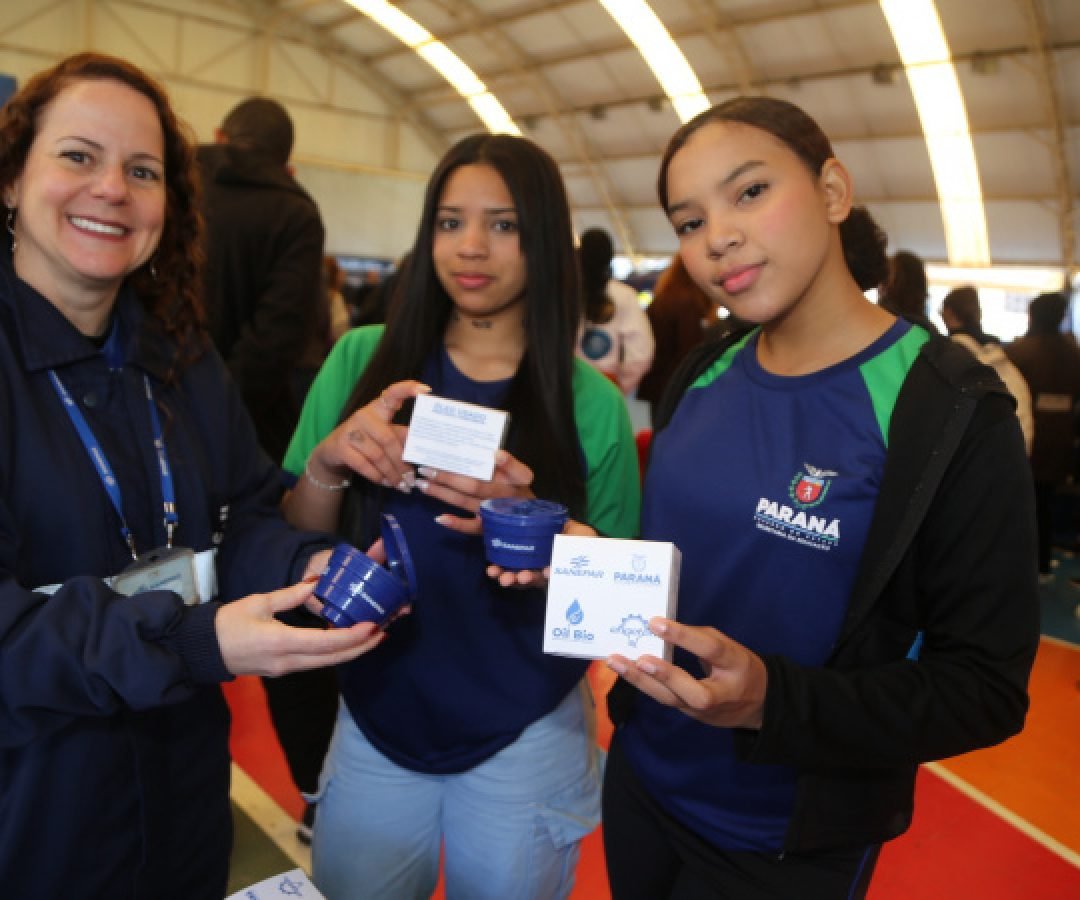 Sanepar distribui mil coletores de óleo usado em evento educativo em Piraquara