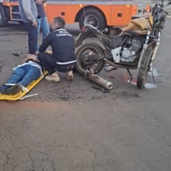 Colisão entre carro e moto deixa vítima em estado grave no acesso ao Jardim Real, em Guaraniaçu