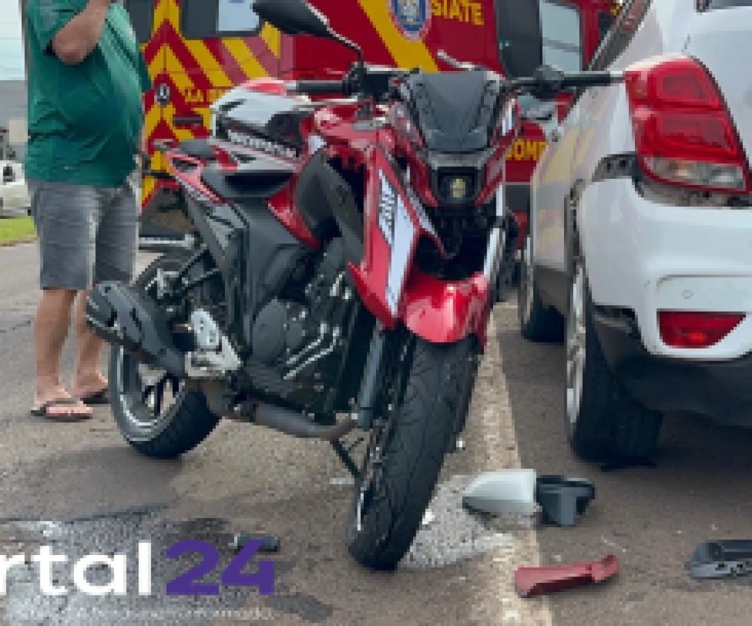 Colisão entre carro e motocicleta deixa ferido em Cascavel