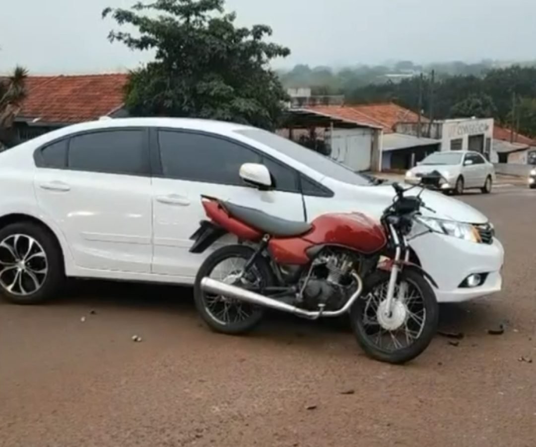 Colisão entre carro e motocicleta deixa homem ferido no bairro Brasmadeira