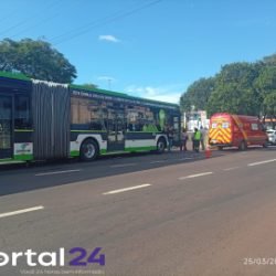 Colisão entre carro e ônibus é registrada no centro de Cascavel