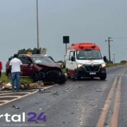 Colisão entre Fiat Toro e caminhão deixa uma pessoa ferida na PR-239
