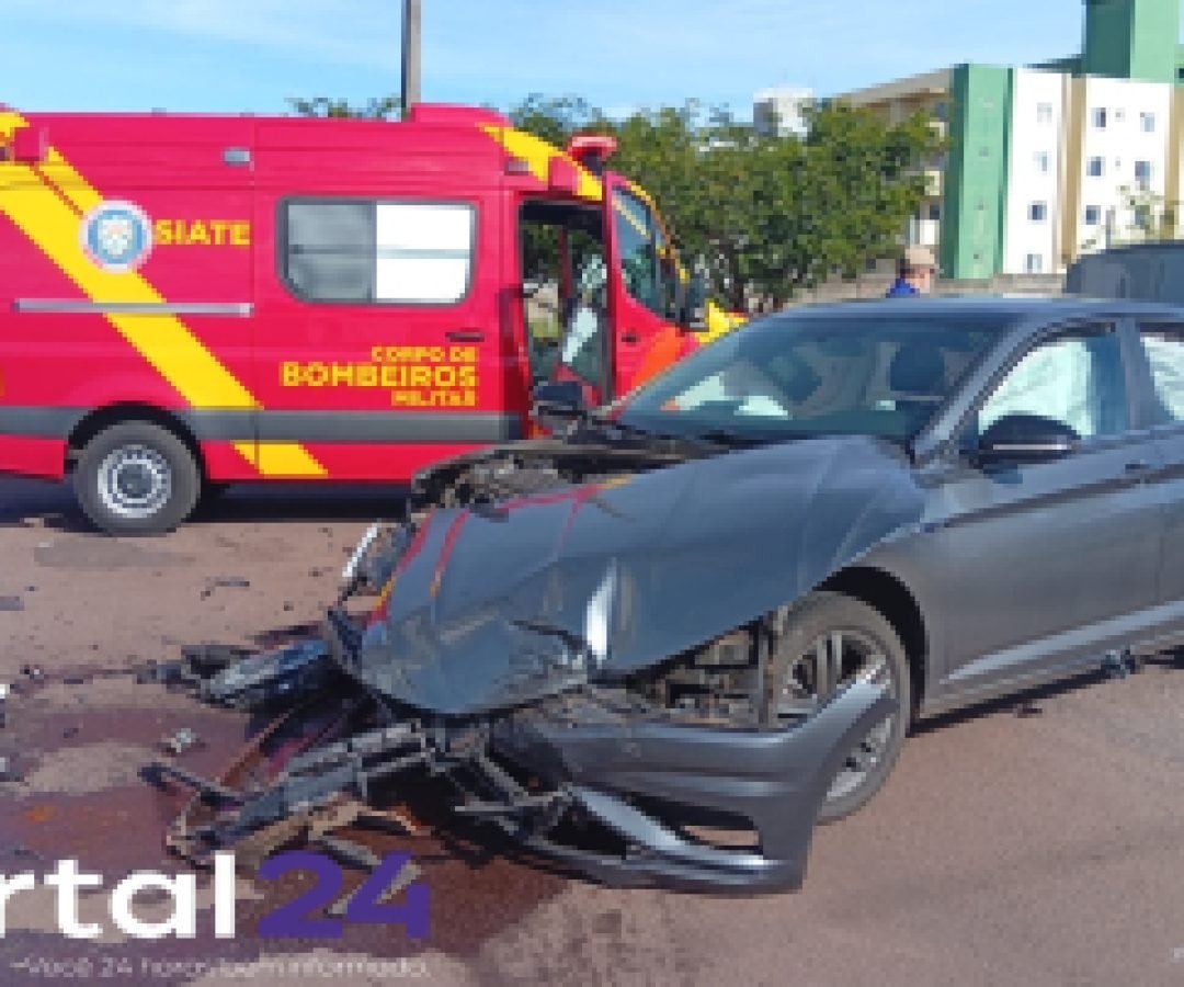 Colisão entre veículos deixa ferido em área de grande movimento em Cascavel