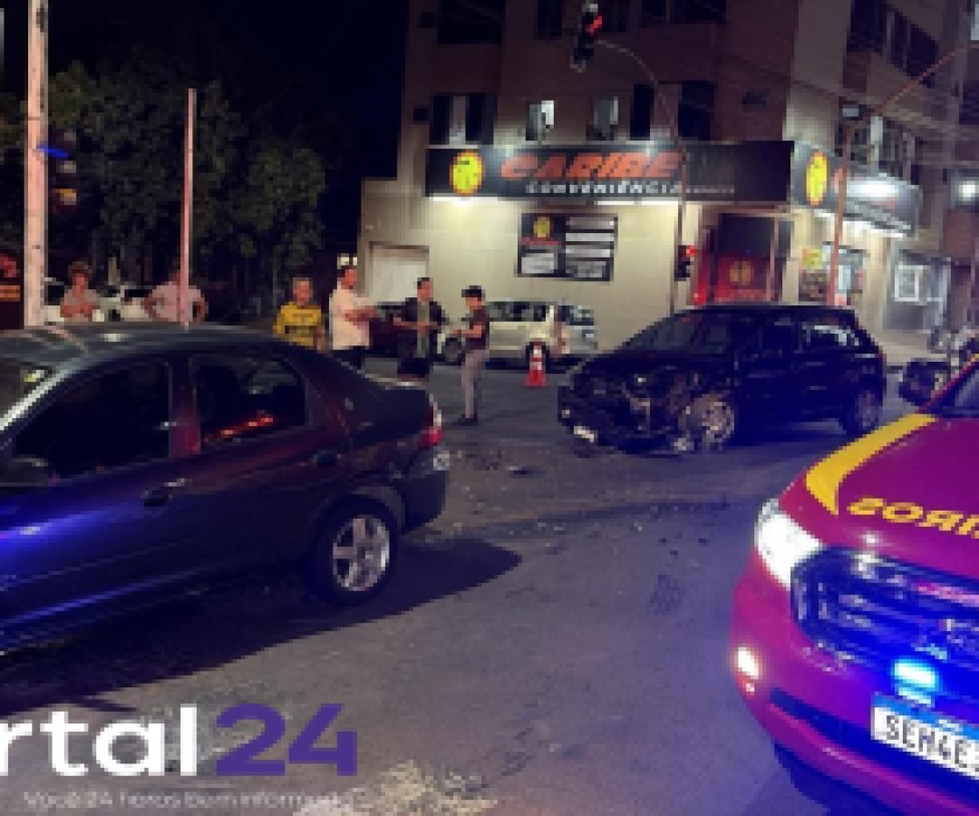 Colisão frontal deixa vítima em estado grave no cruzamento da JK com Rua Fortaleza em Cascavel