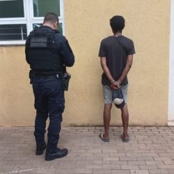 Com mandado em aberto por furto, homem é preso pela GM